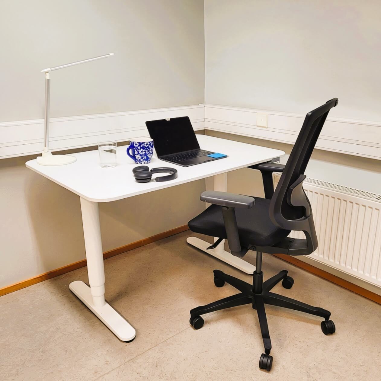 Teho-osasto Coworking, kiinteät työpisteet